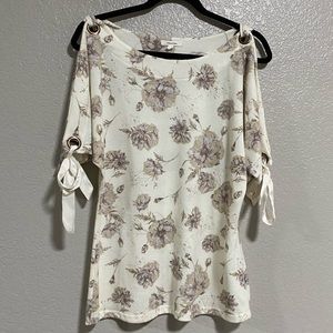 Maurice’s Purple and cream flower top, good condition and soft